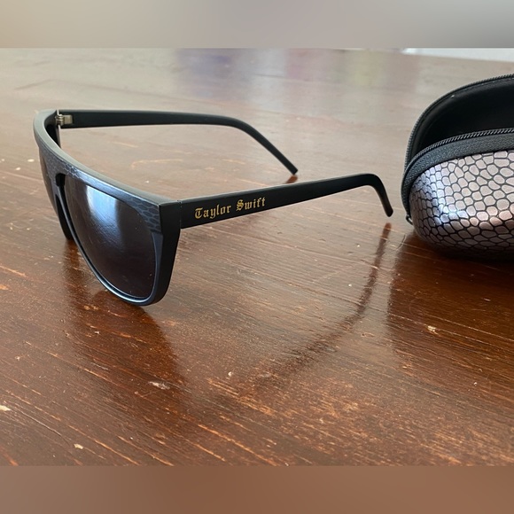 Black Reputation Snake Skin Patterned Sunglasses with snake skin pattered case main image 4